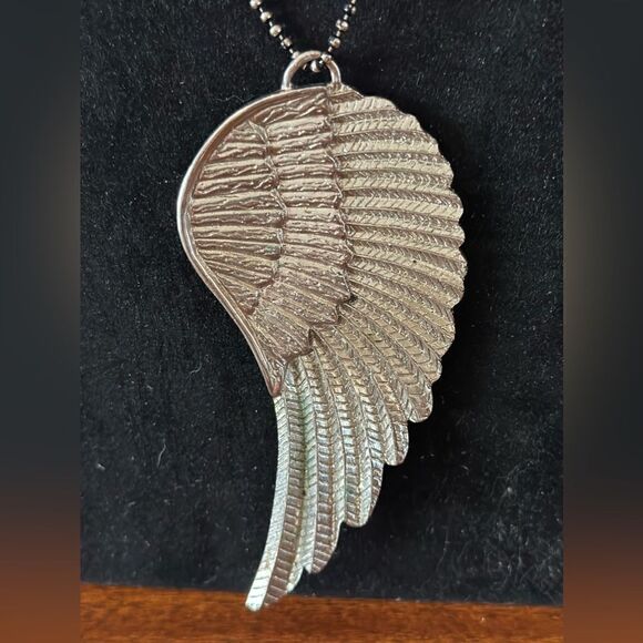 Angle wing necklace - Picture 5 of 6